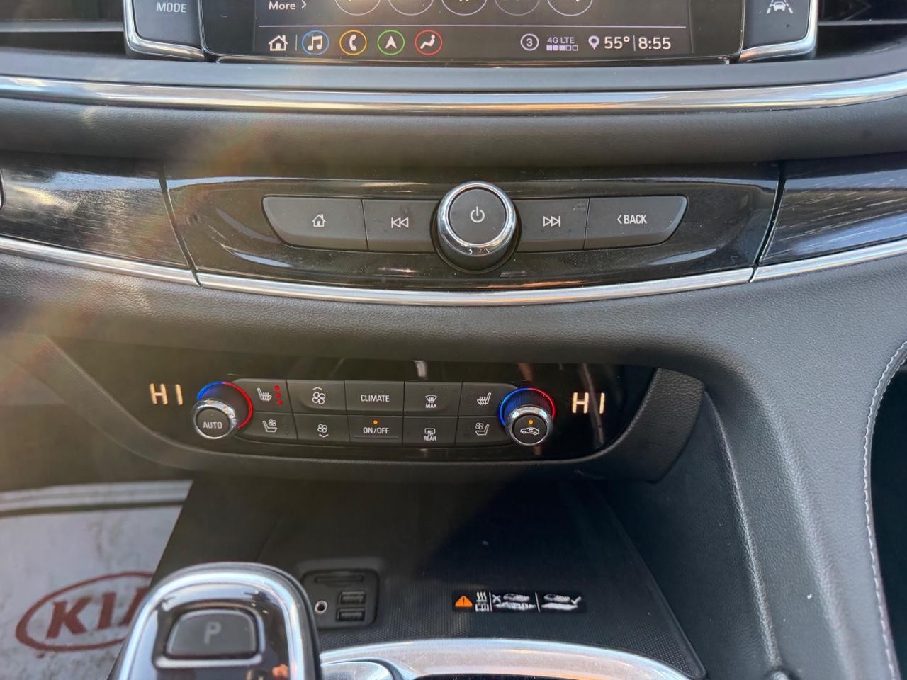 Buick Enclave Vehicle Full-screen Gallery Image 16
