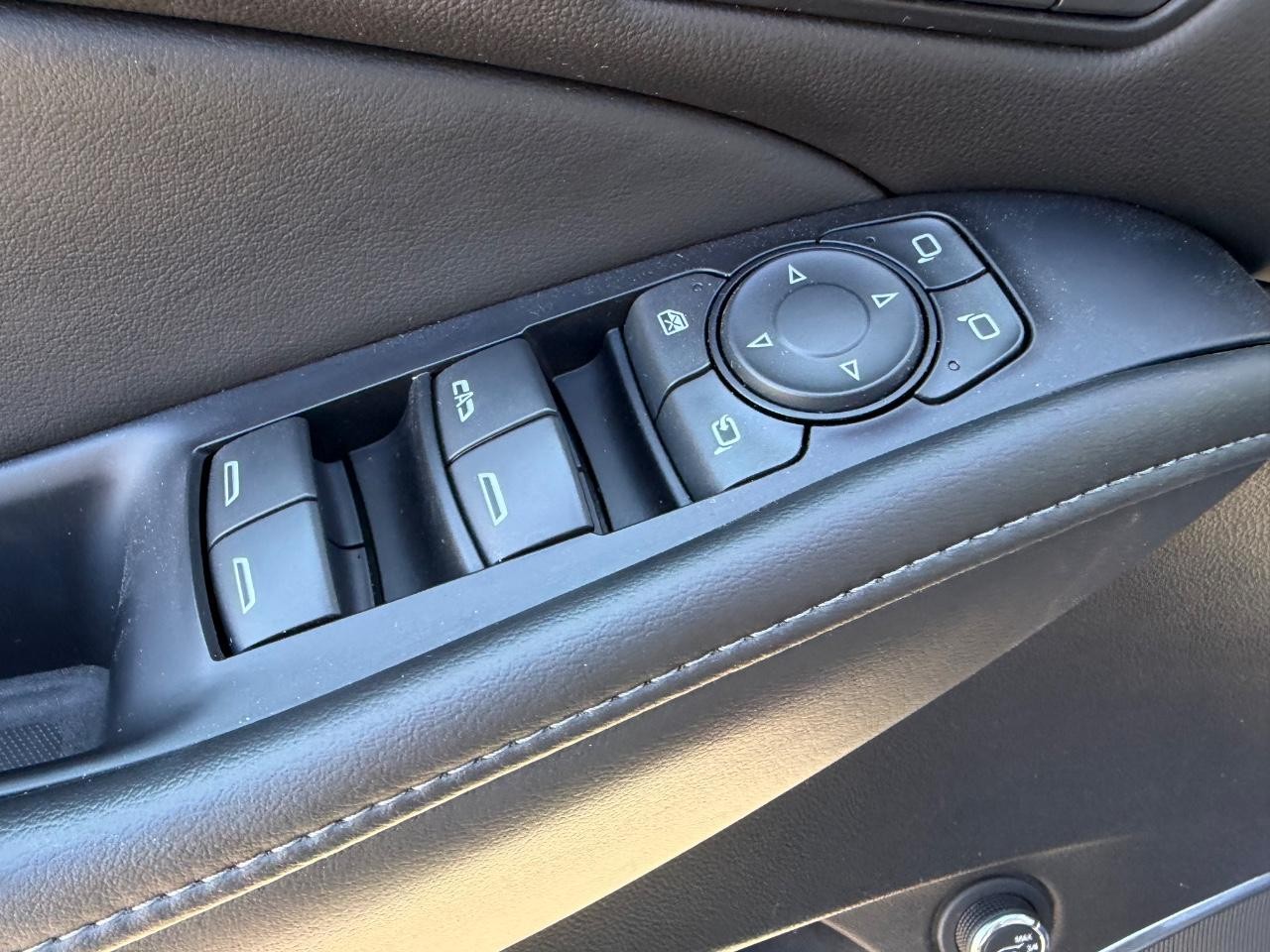 Buick Enclave Vehicle Full-screen Gallery Image 19