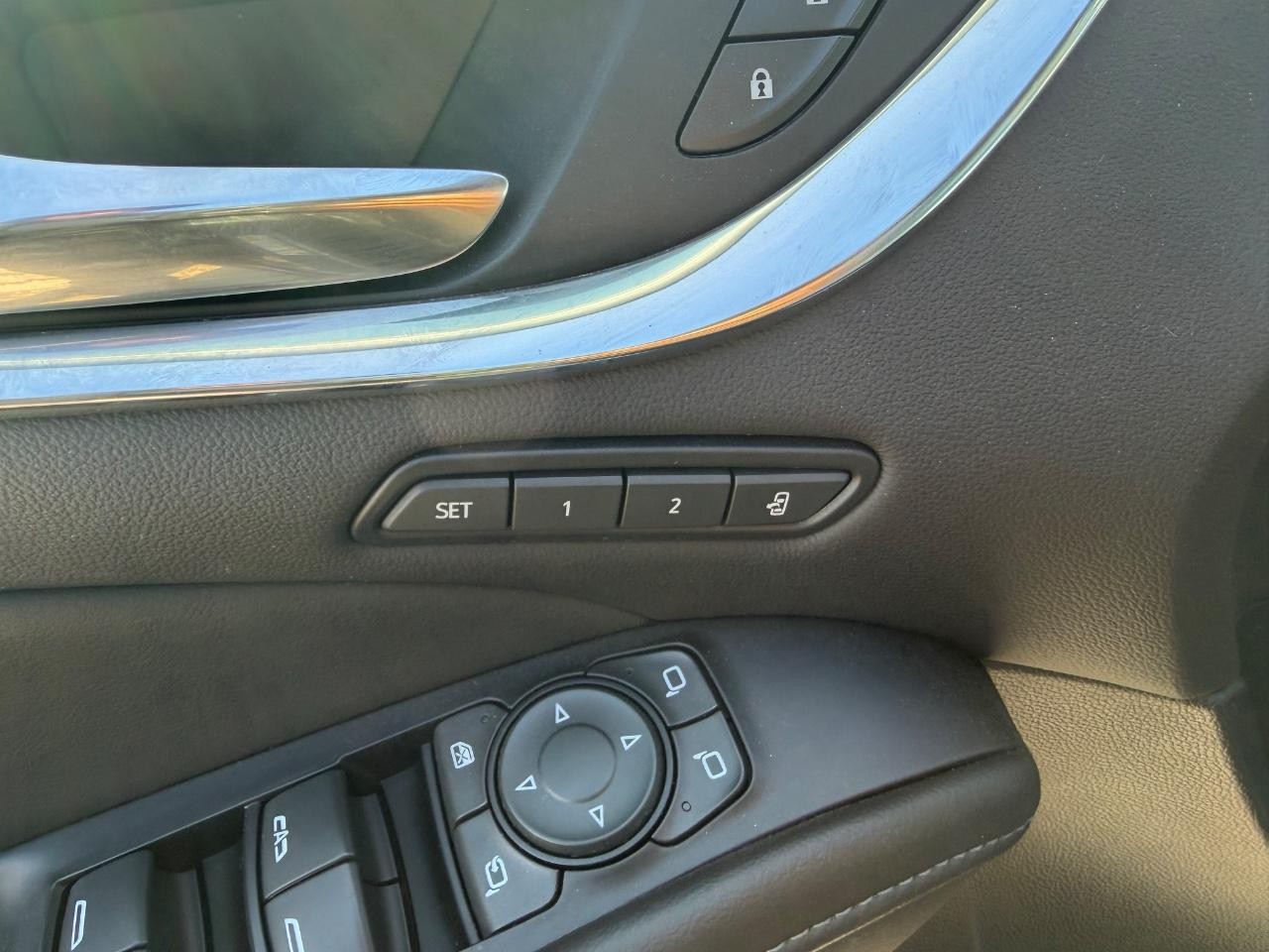 Buick Enclave Vehicle Full-screen Gallery Image 20