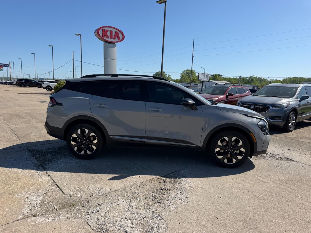 Kia Sportage Vehicle Full-screen Gallery Image 02