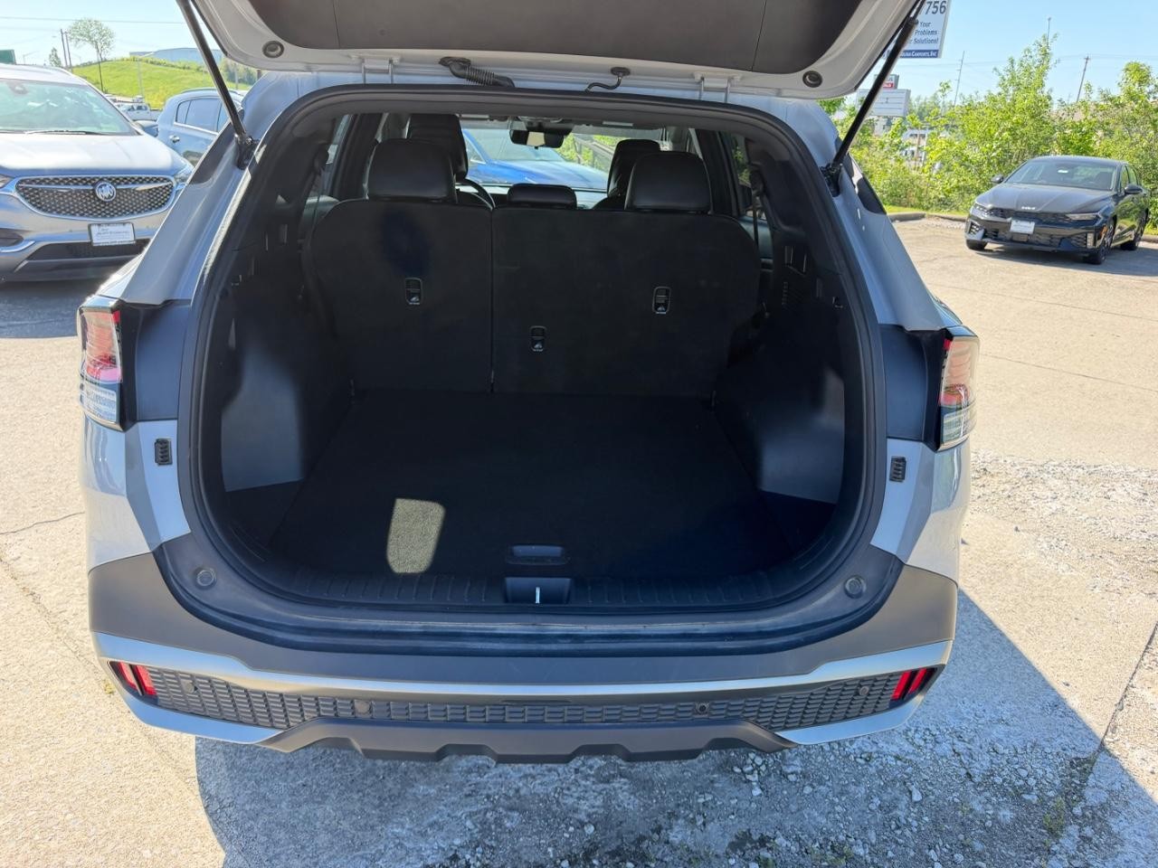 Kia Sportage Vehicle Full-screen Gallery Image 05