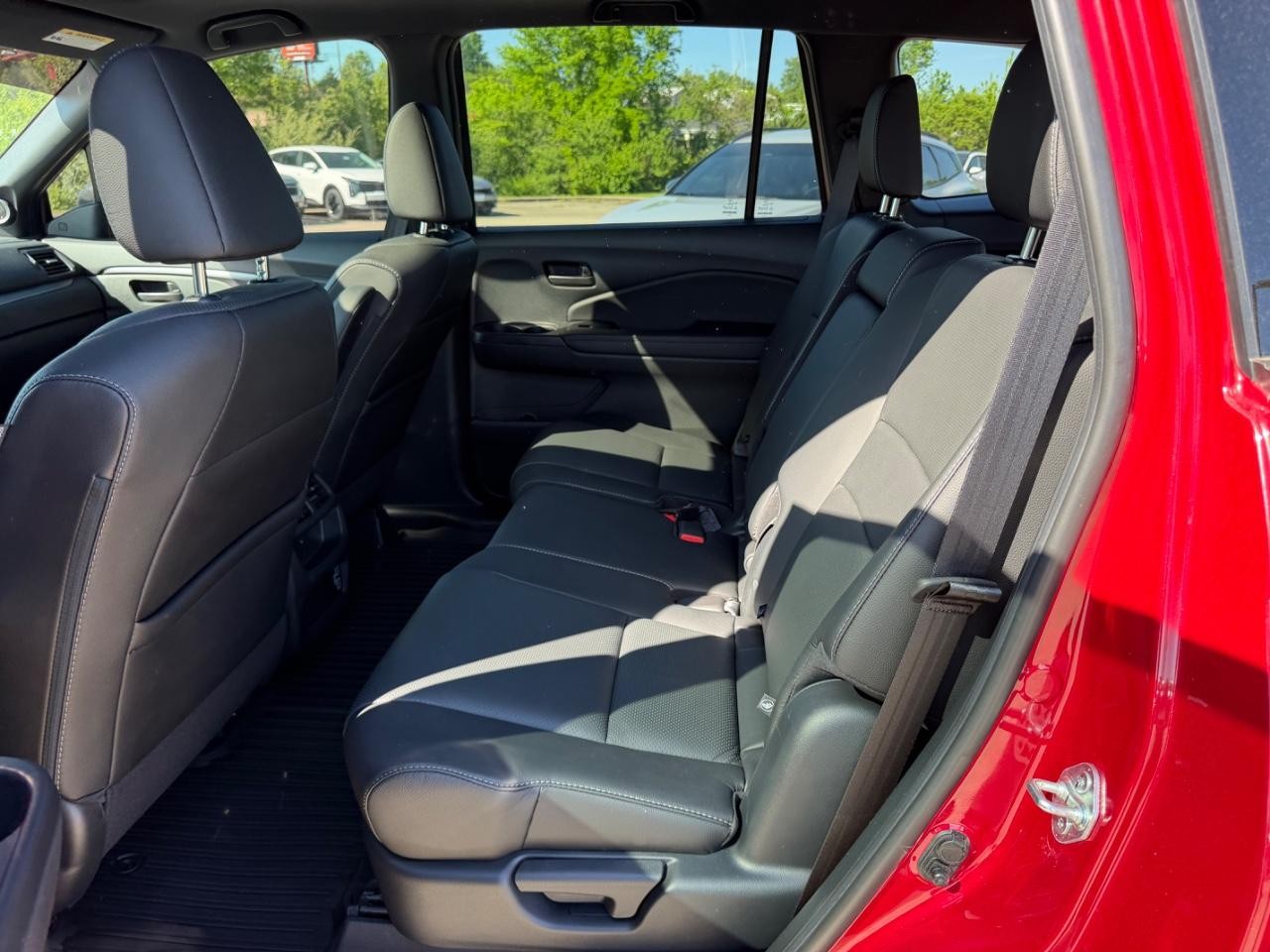 Honda Passport Vehicle Full-screen Gallery Image 07