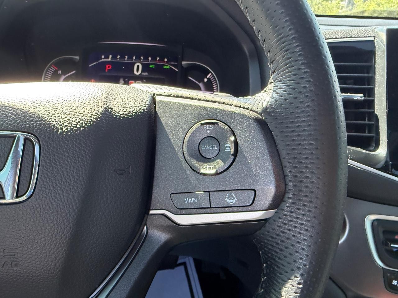 Honda Passport Vehicle Full-screen Gallery Image 12