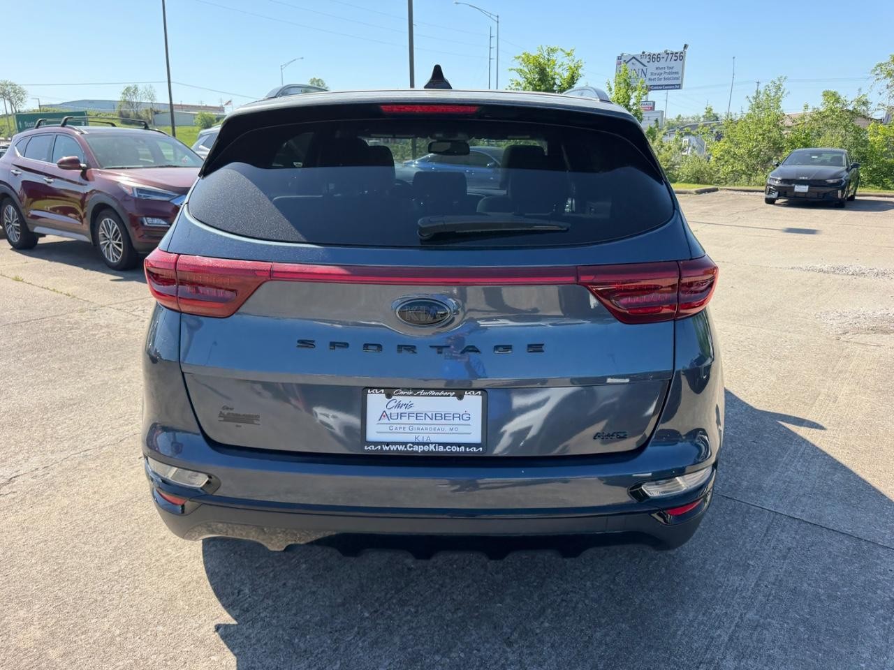 Kia Sportage Vehicle Full-screen Gallery Image 03