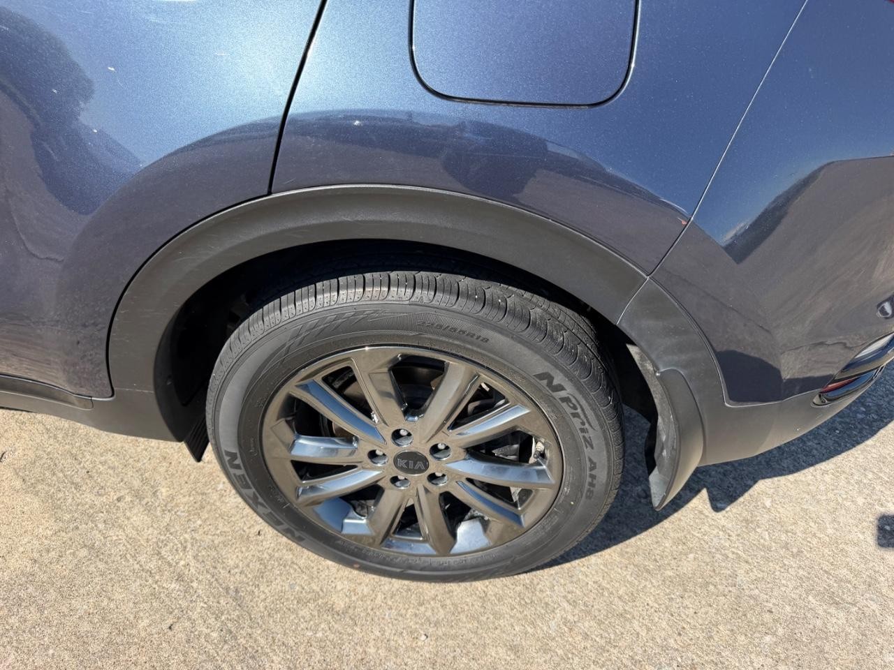 Kia Sportage Vehicle Full-screen Gallery Image 05