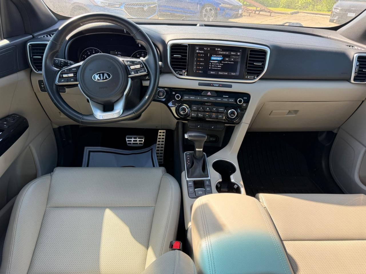 Kia Sportage Vehicle Full-screen Gallery Image 08