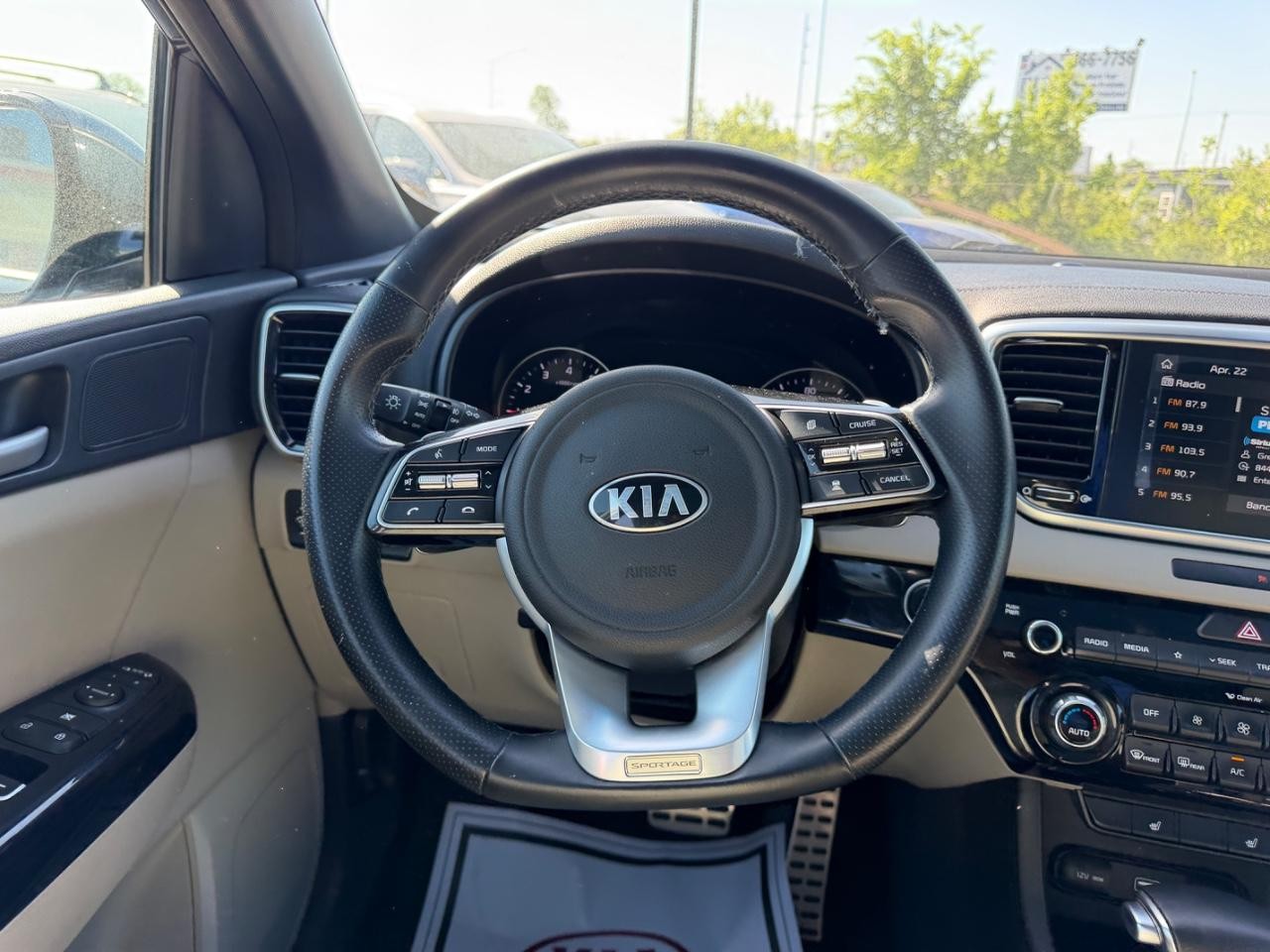 Kia Sportage Vehicle Full-screen Gallery Image 09