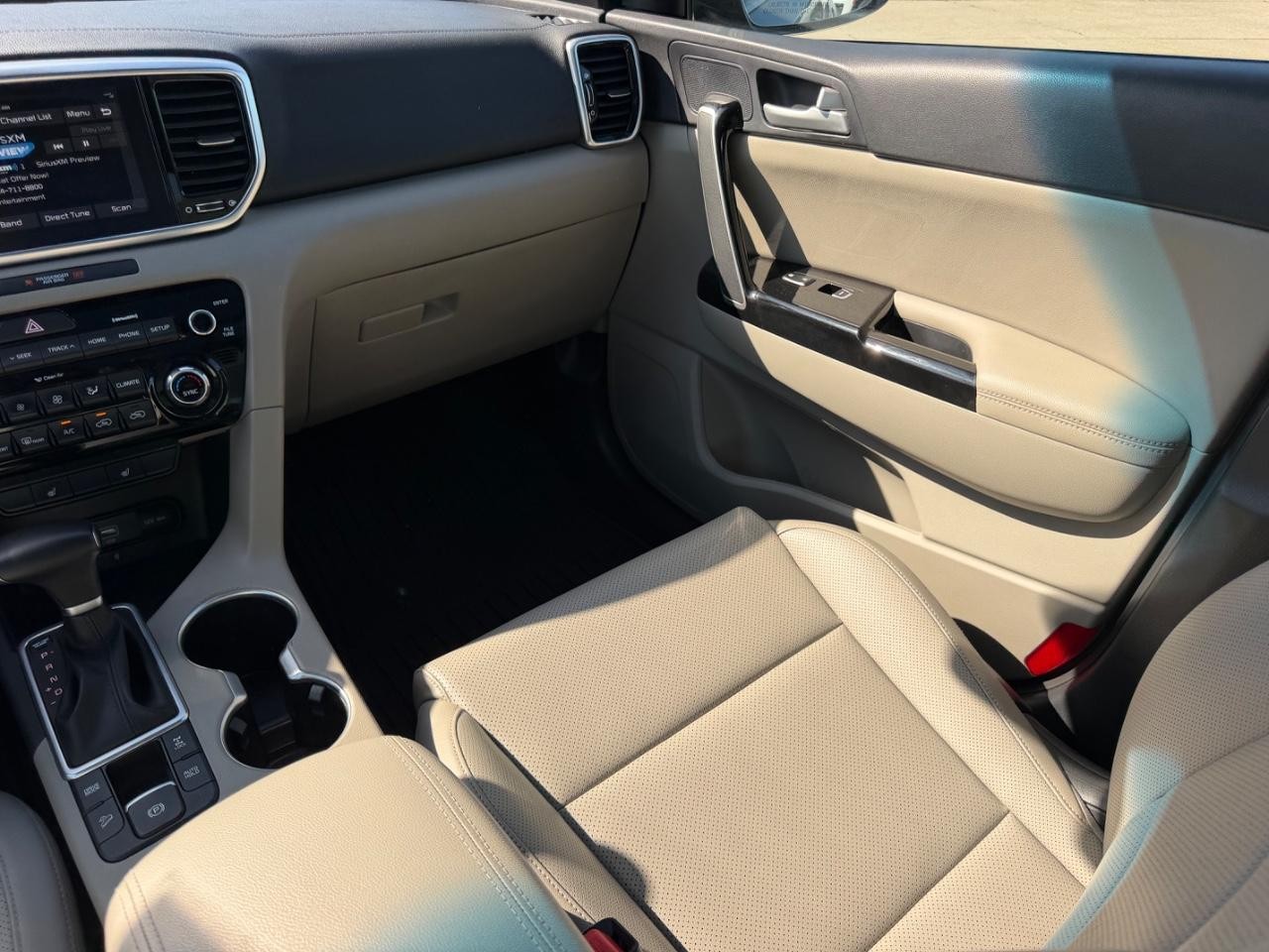 Kia Sportage Vehicle Full-screen Gallery Image 15