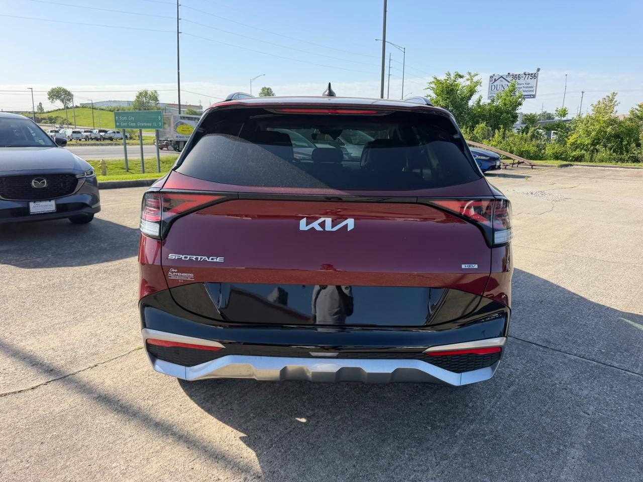 Kia Sportage Hybrid Vehicle Full-screen Gallery Image 04