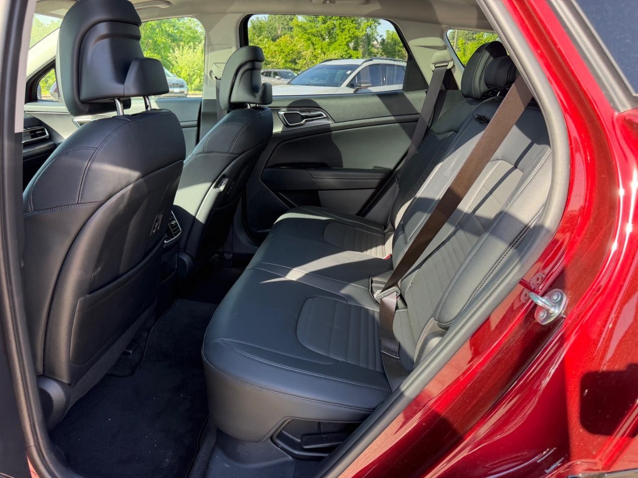 Kia Sportage Hybrid Vehicle Full-screen Gallery Image 08