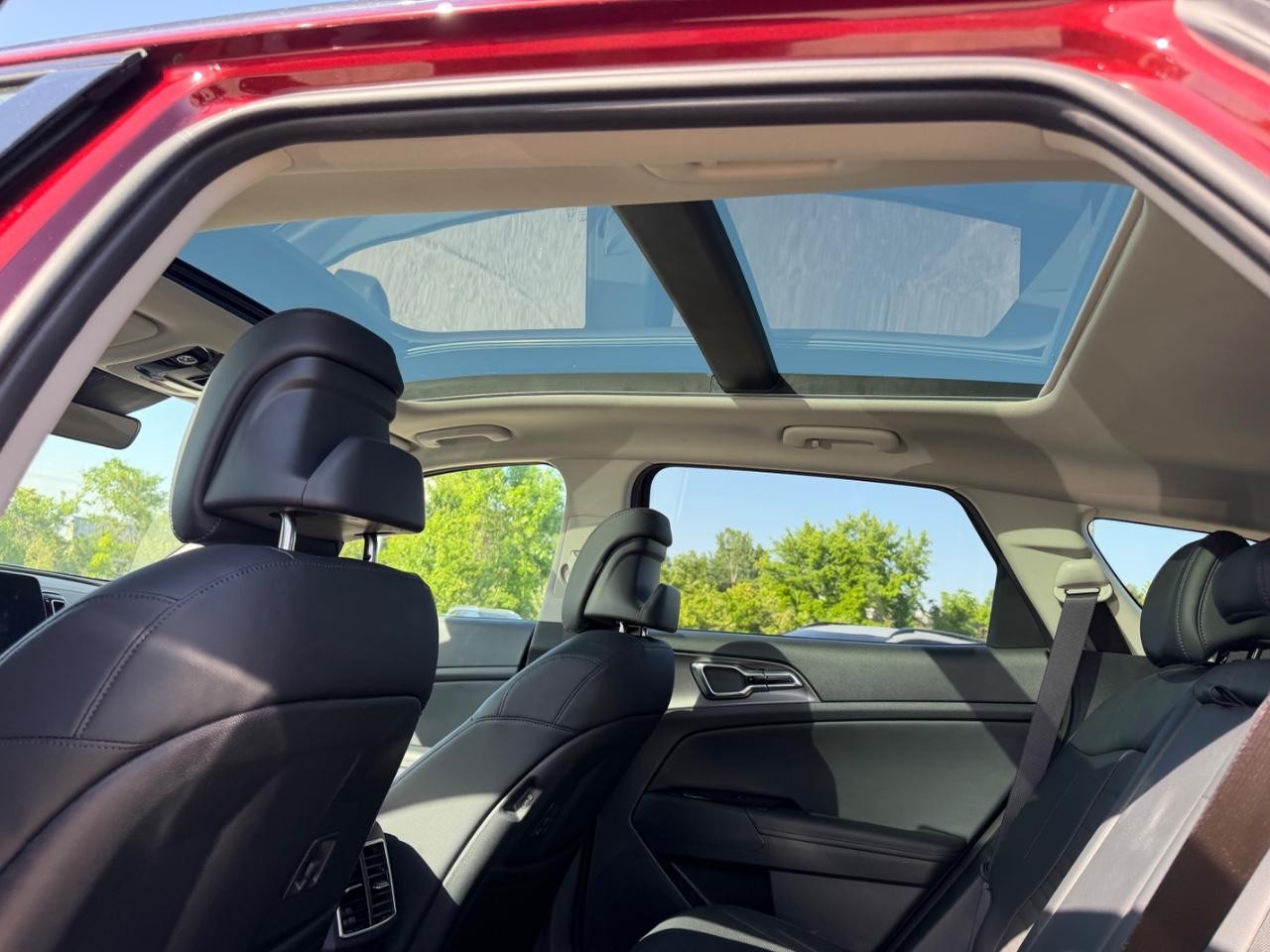 Kia Sportage Hybrid Vehicle Full-screen Gallery Image 09