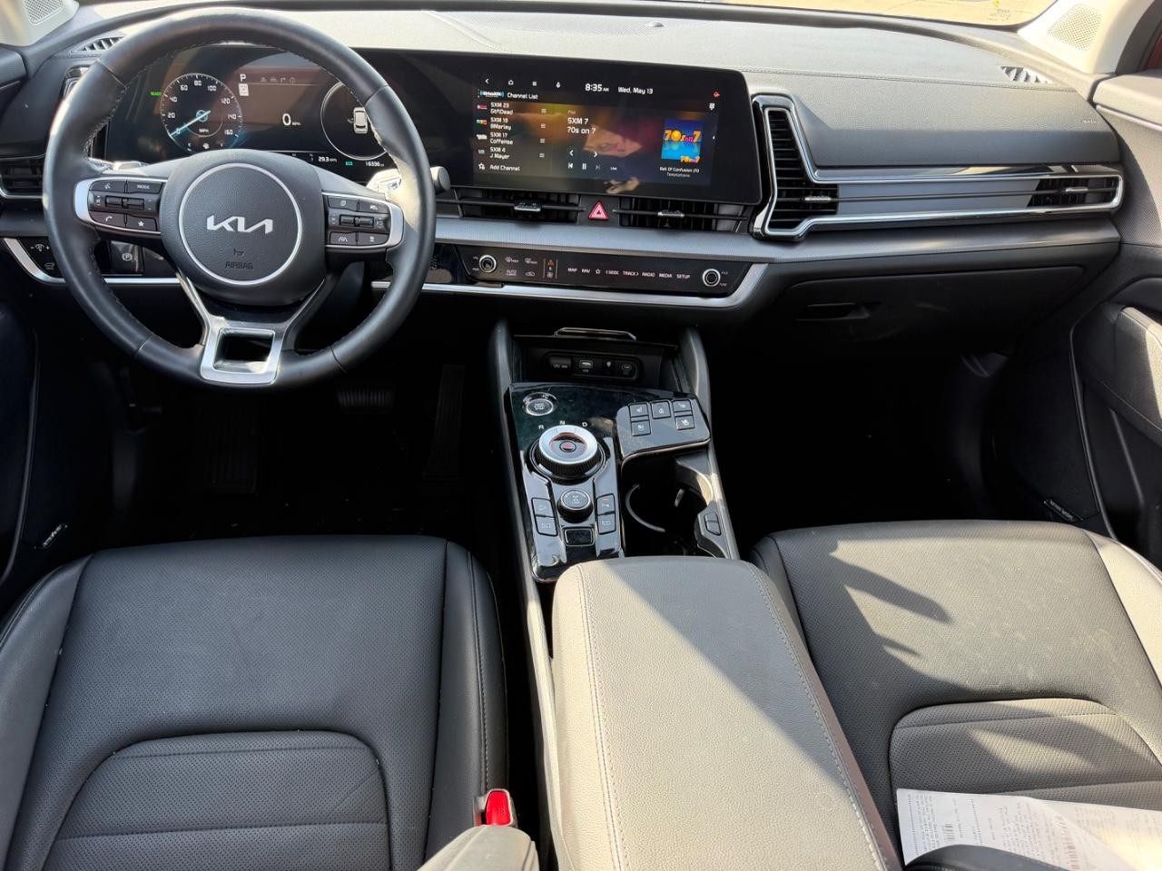 Kia Sportage Hybrid Vehicle Full-screen Gallery Image 10