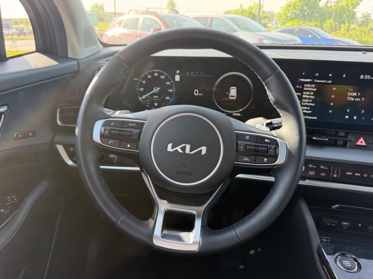 Kia Sportage Hybrid Vehicle Full-screen Gallery Image 11