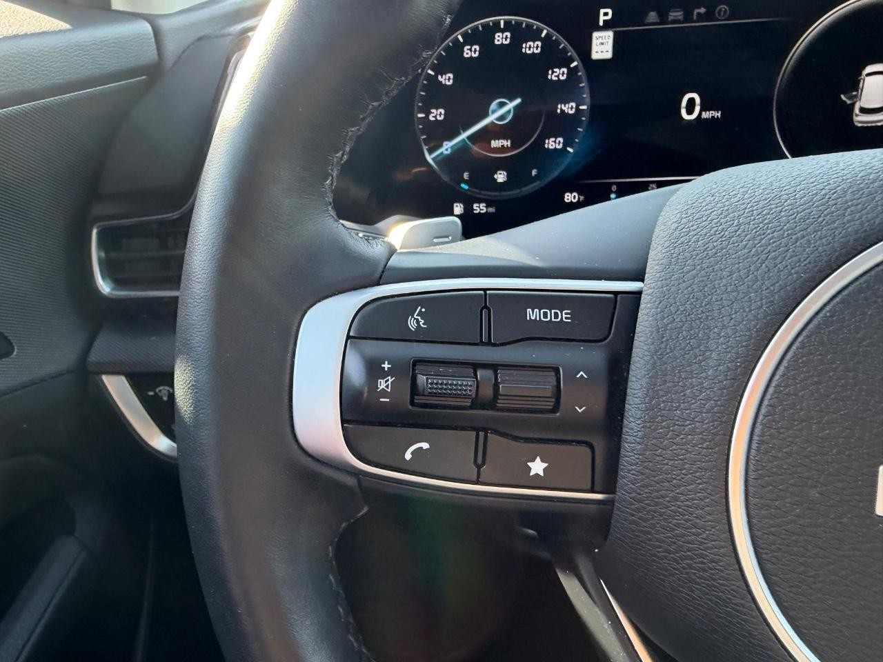 Kia Sportage Hybrid Vehicle Full-screen Gallery Image 12