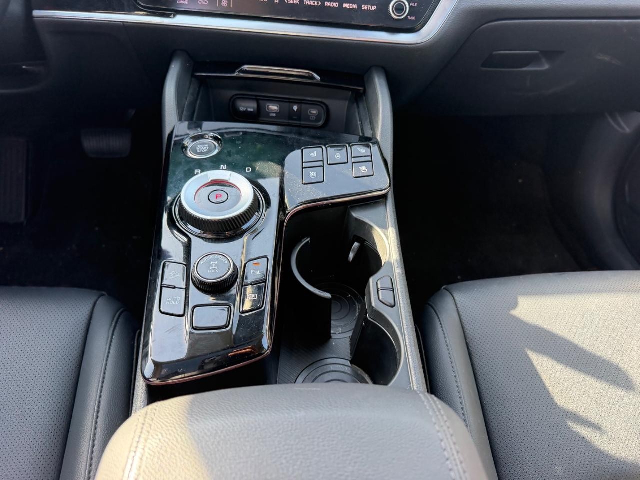 Kia Sportage Hybrid Vehicle Full-screen Gallery Image 16