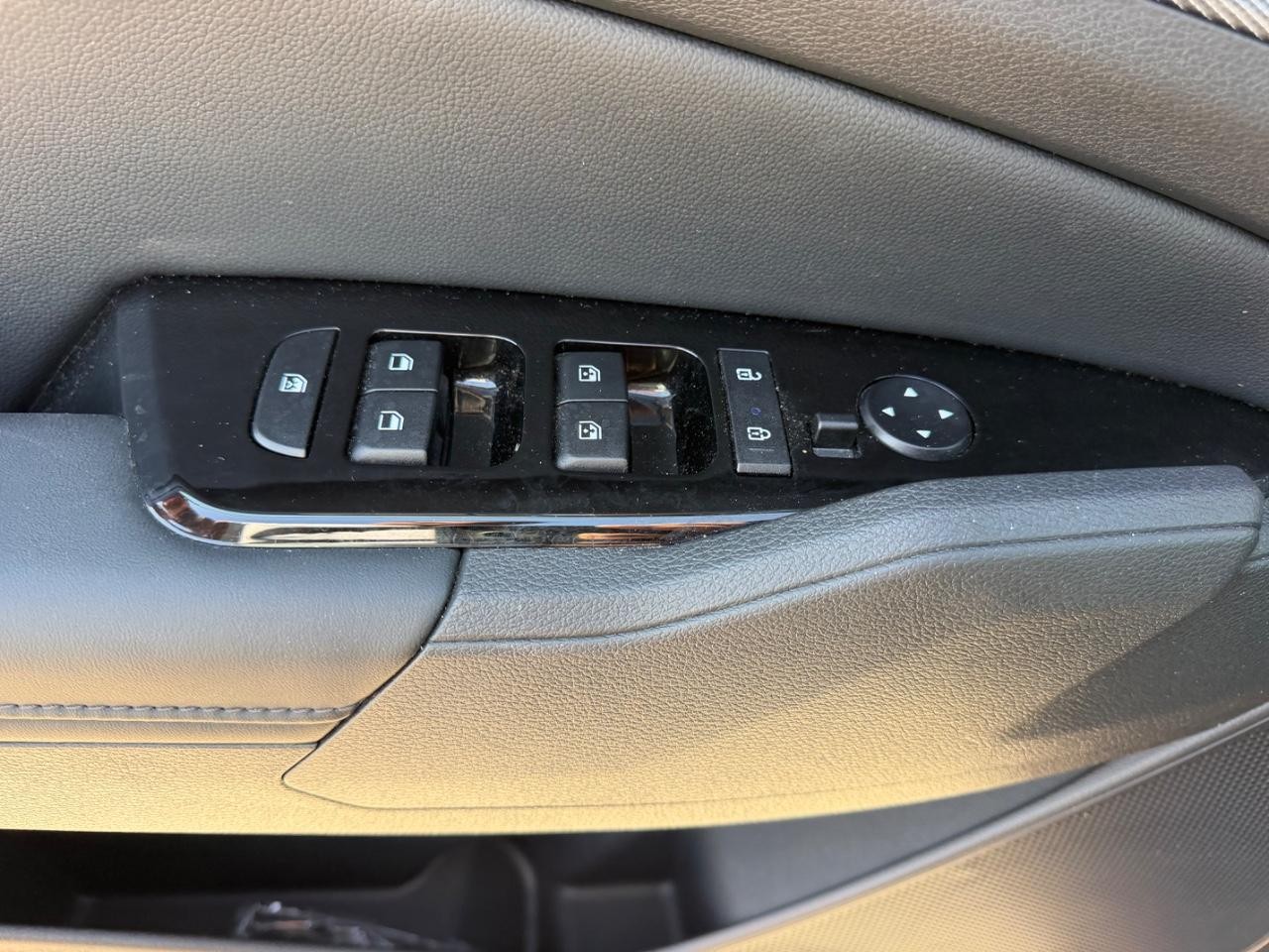Kia Sportage Hybrid Vehicle Full-screen Gallery Image 19