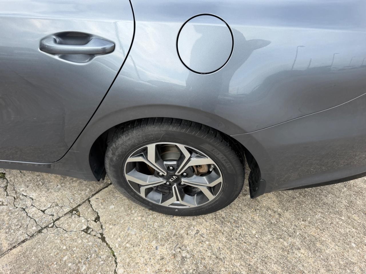 Kia Forte Vehicle Full-screen Gallery Image 06