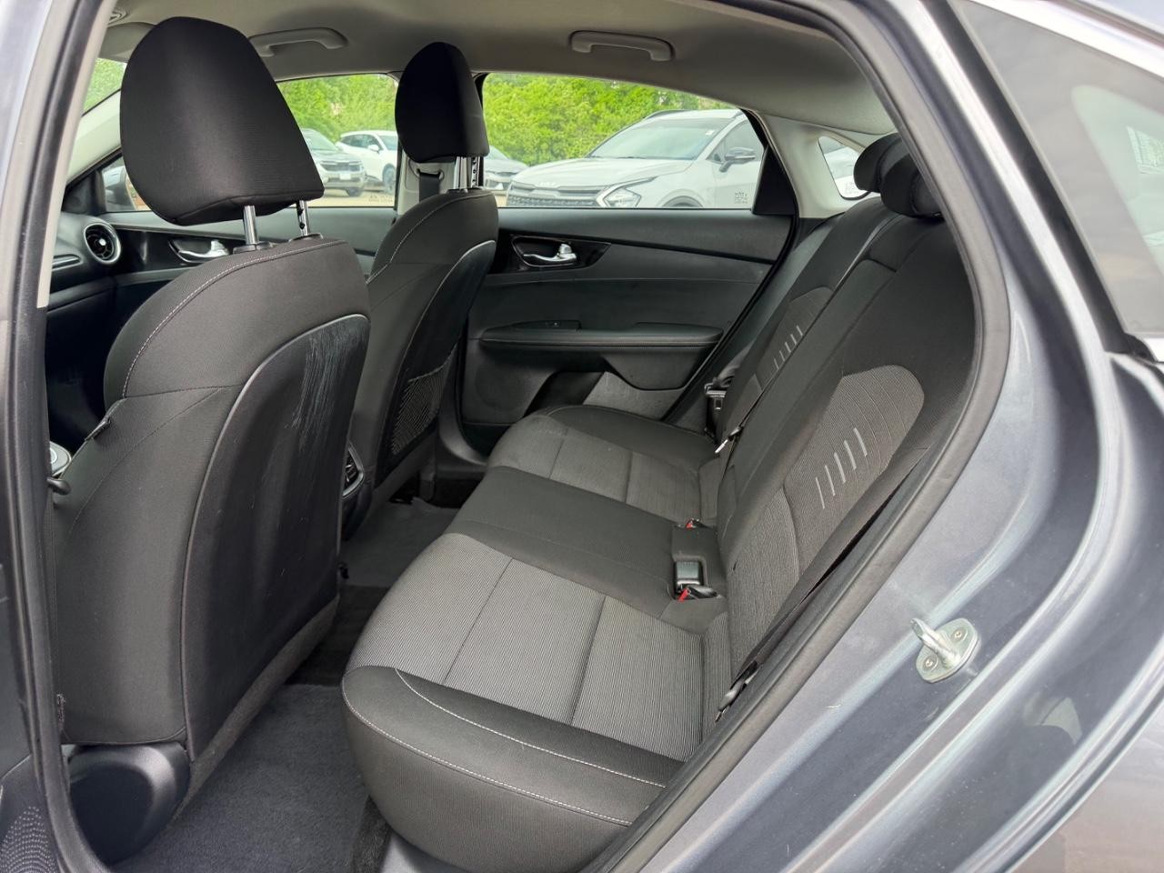 Kia Forte Vehicle Full-screen Gallery Image 07
