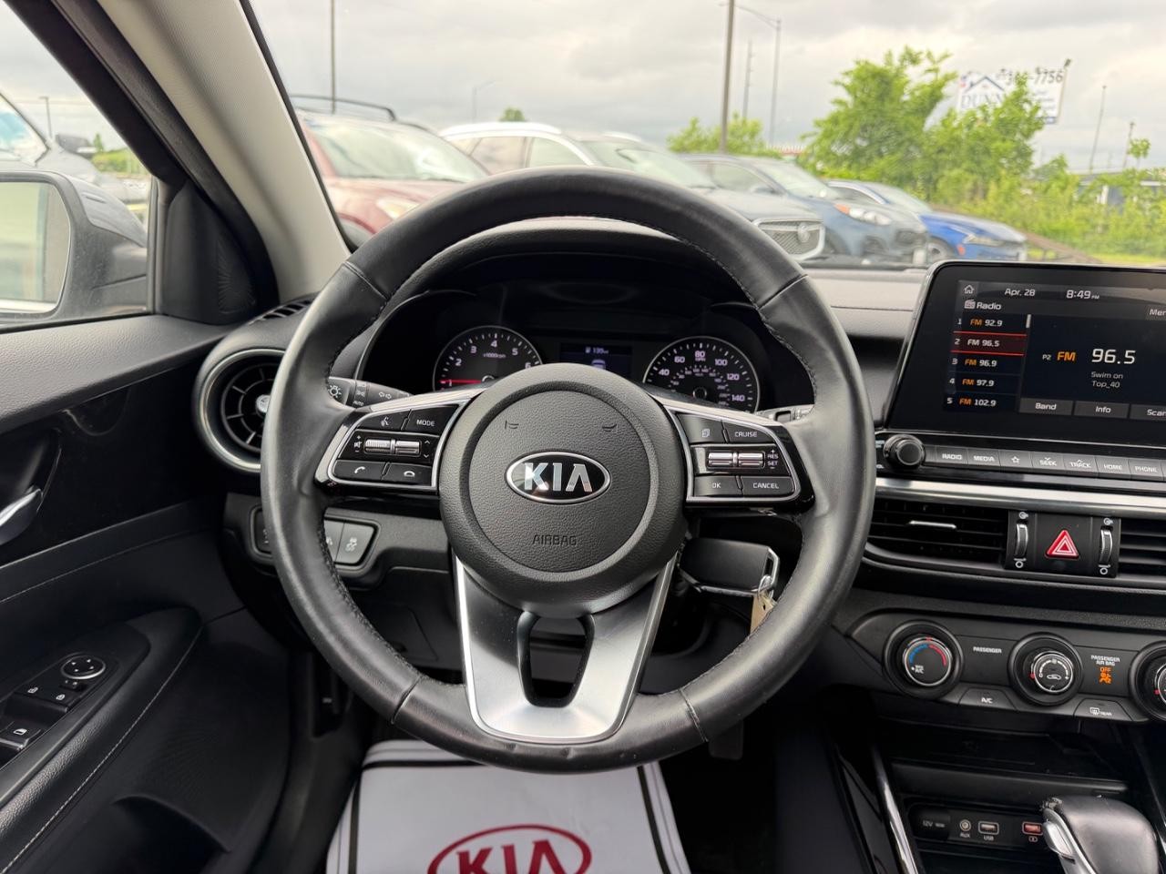 Kia Forte Vehicle Full-screen Gallery Image 09