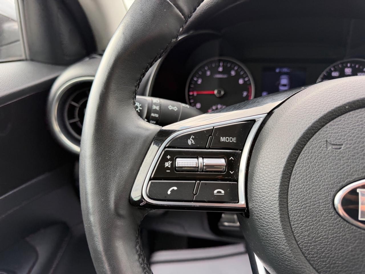 Kia Forte Vehicle Full-screen Gallery Image 10