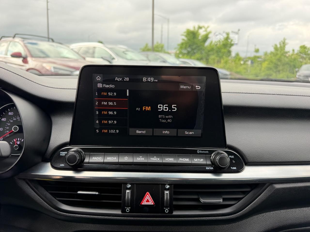 Kia Forte Vehicle Full-screen Gallery Image 12