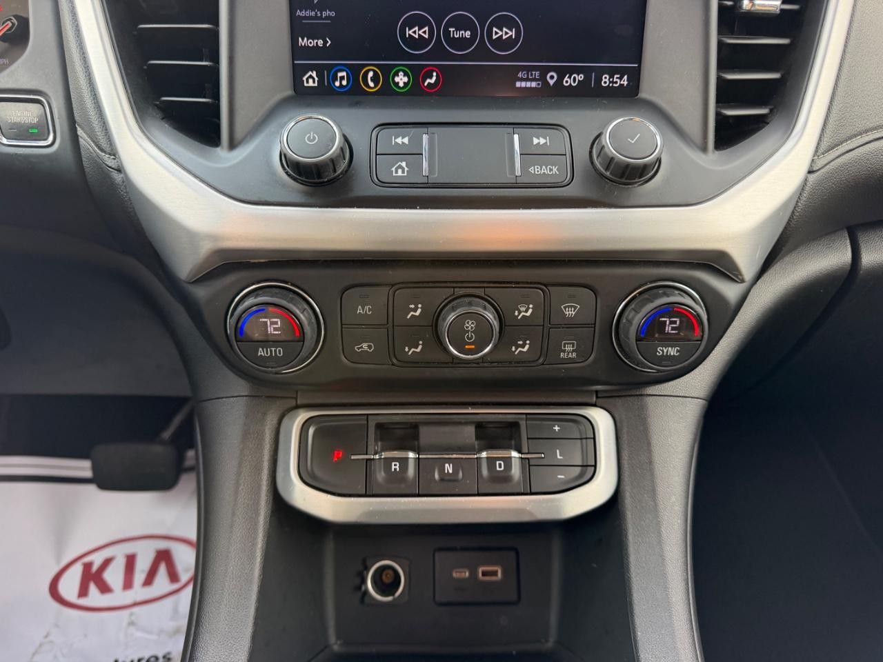 GMC Acadia Vehicle Full-screen Gallery Image 14