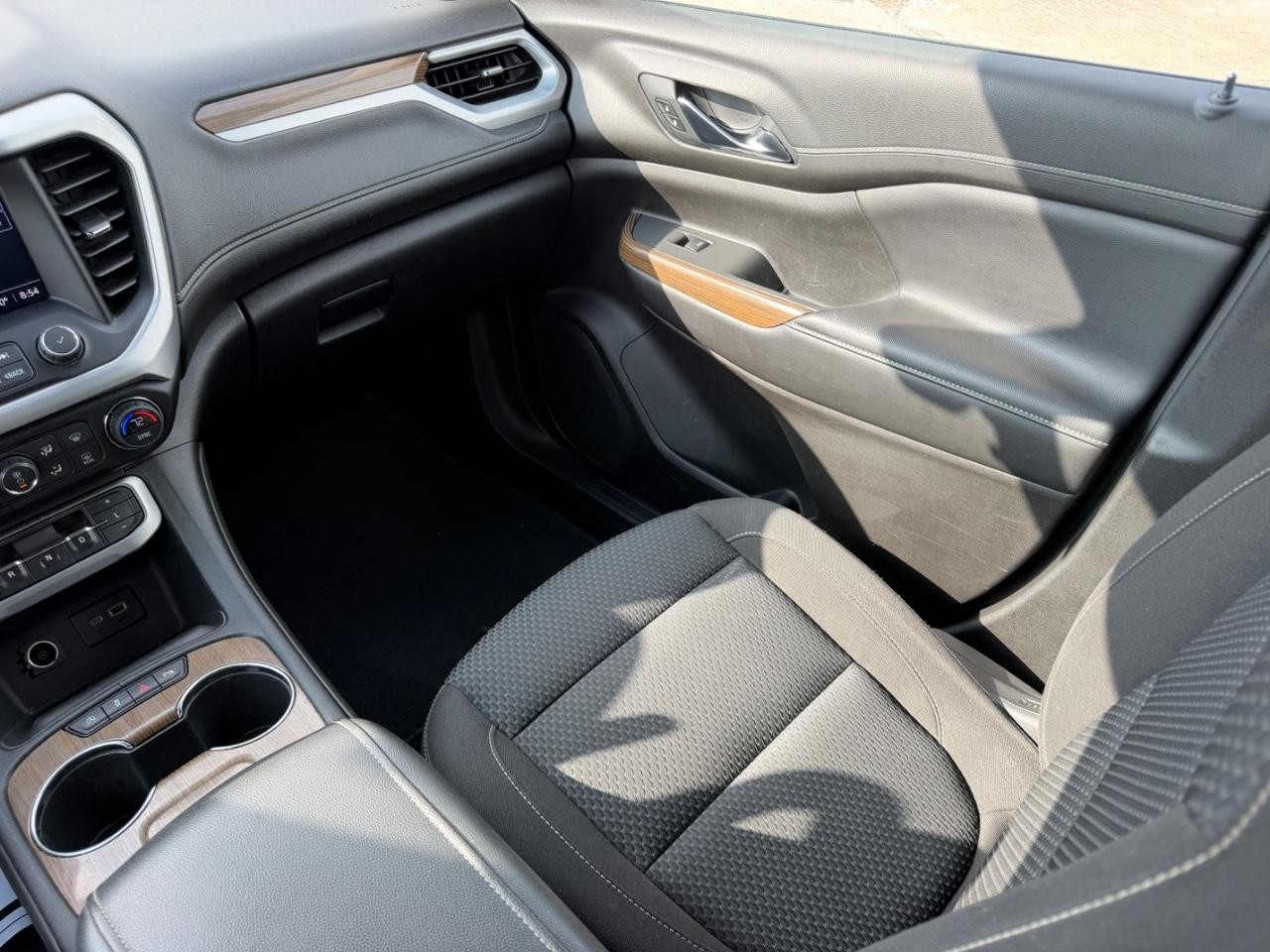 GMC Acadia Vehicle Full-screen Gallery Image 15