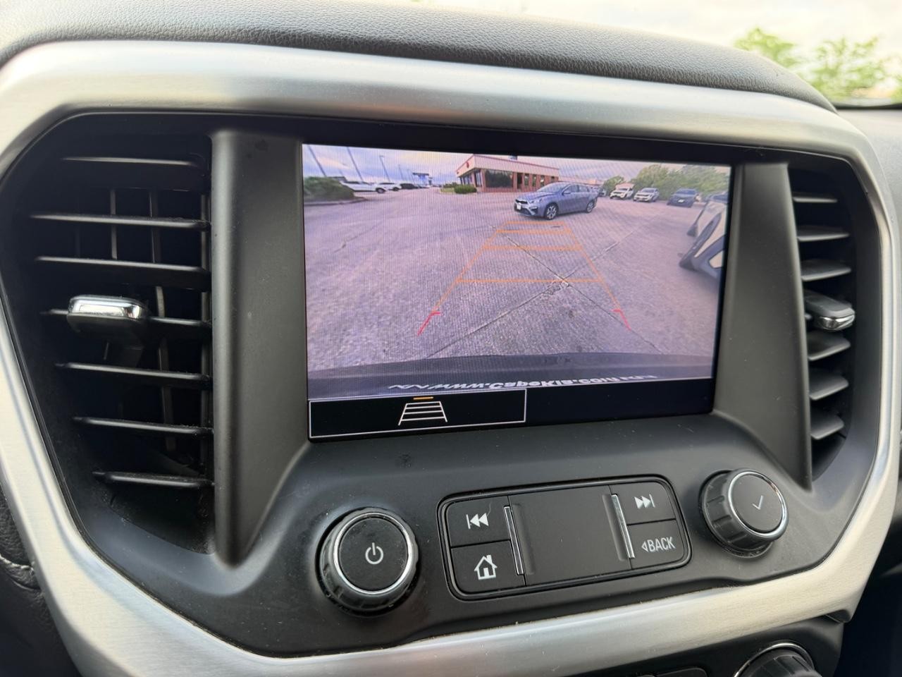 GMC Acadia Vehicle Full-screen Gallery Image 19