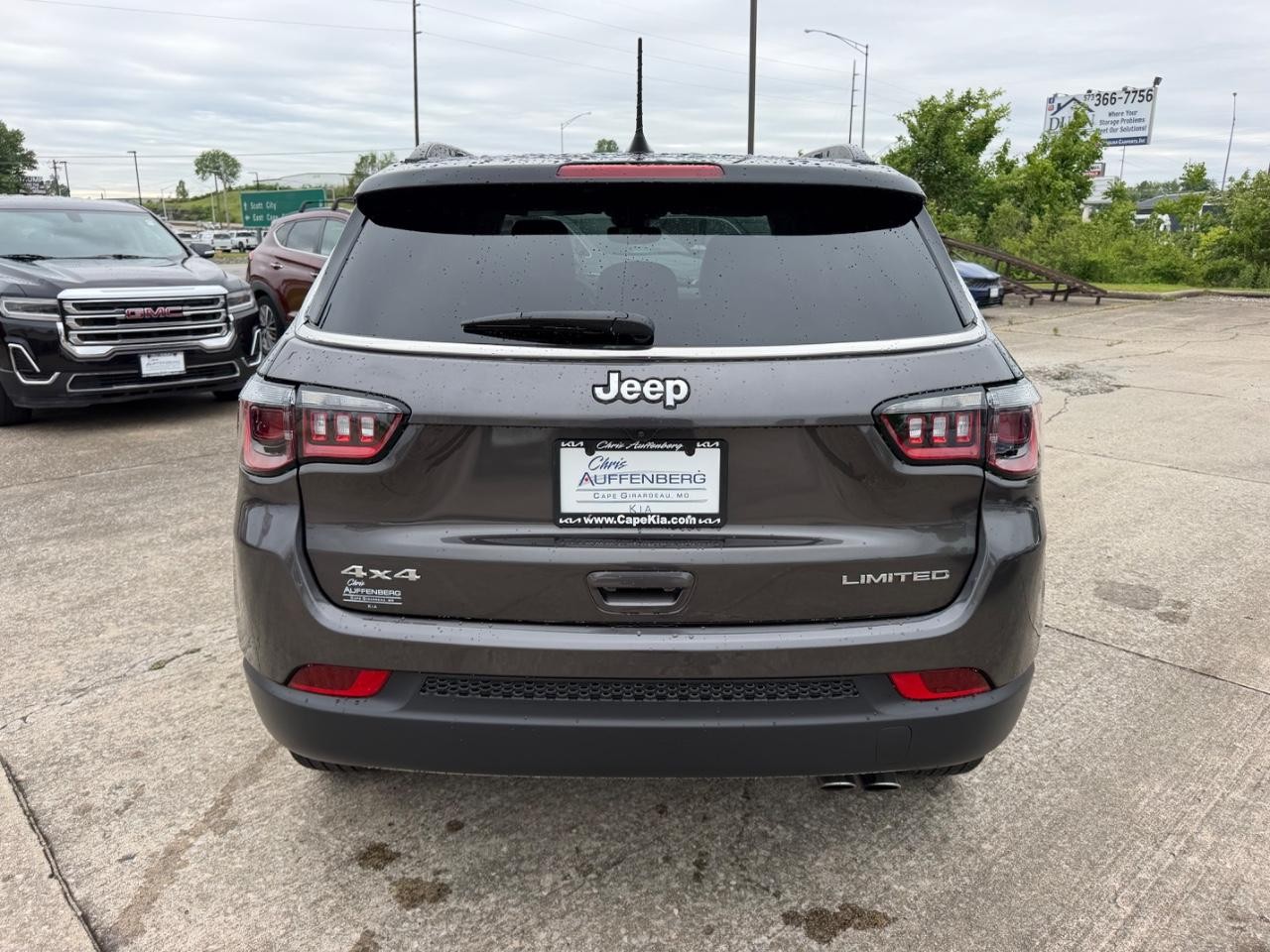 Jeep Compass Vehicle Full-screen Gallery Image 04