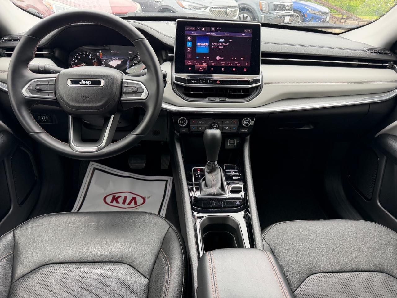Jeep Compass Vehicle Full-screen Gallery Image 08