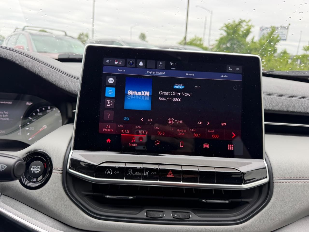 Jeep Compass Vehicle Full-screen Gallery Image 12