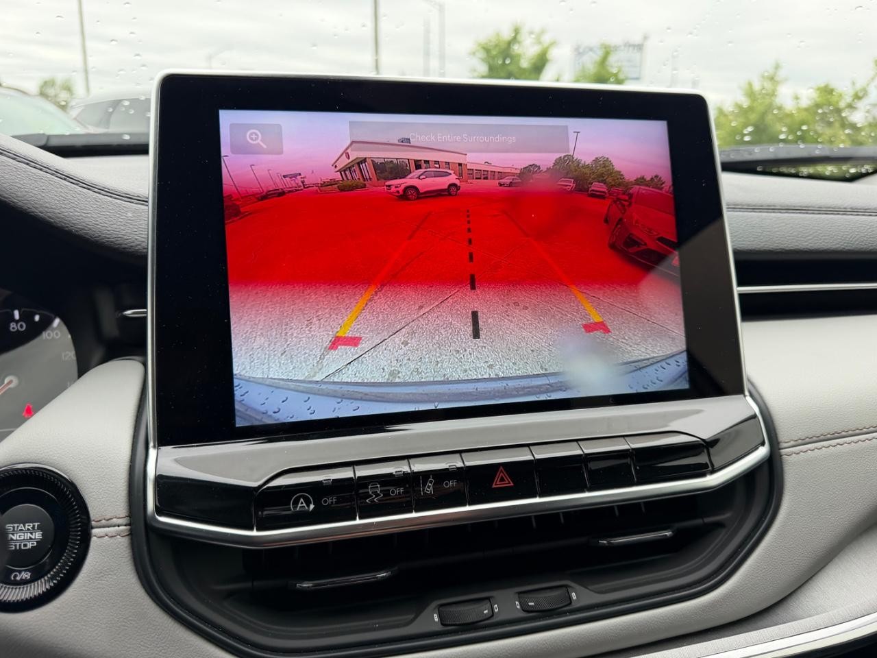 Jeep Compass Vehicle Full-screen Gallery Image 19