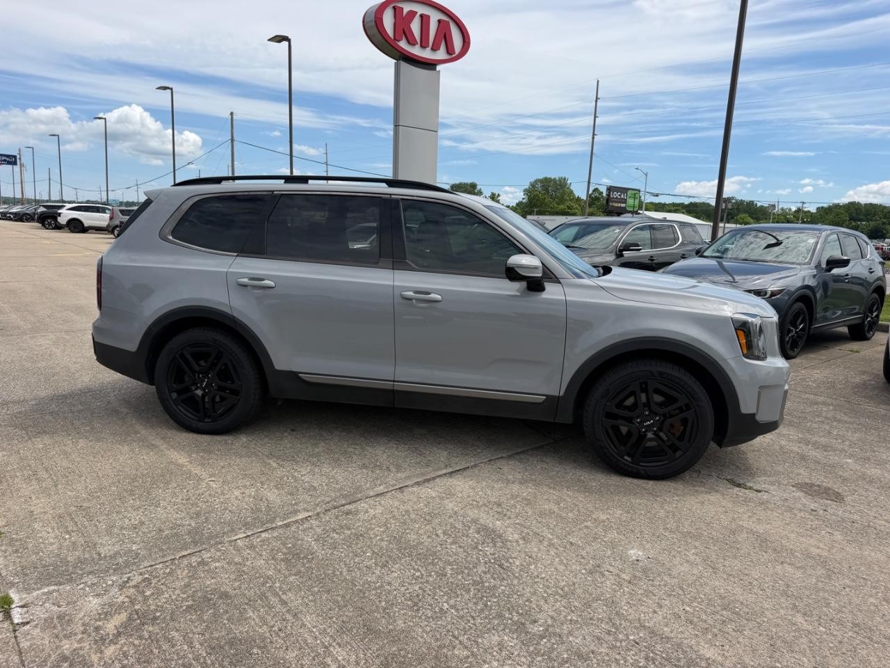 Kia Telluride Vehicle Full-screen Gallery Image 02