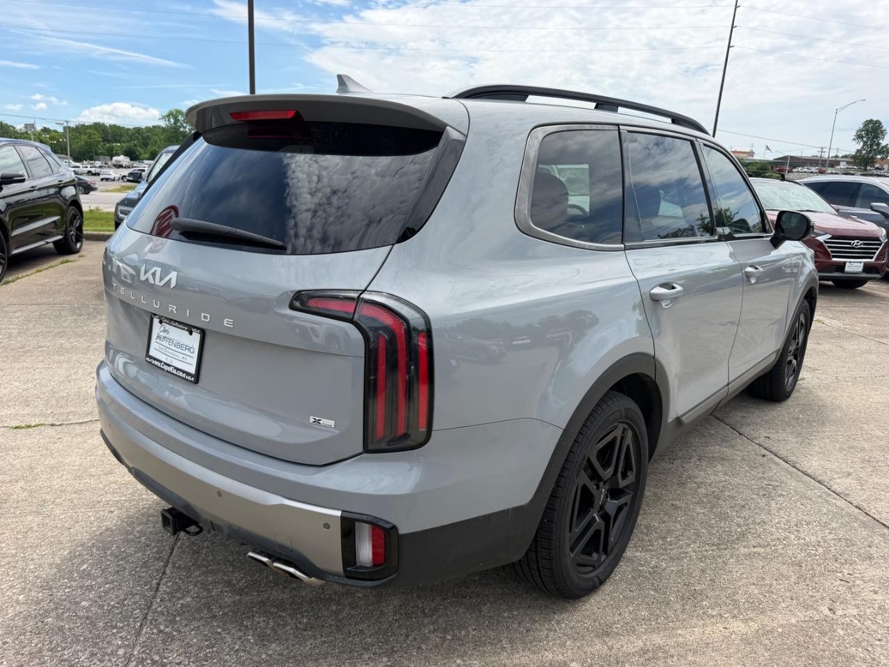 Kia Telluride Vehicle Full-screen Gallery Image 03