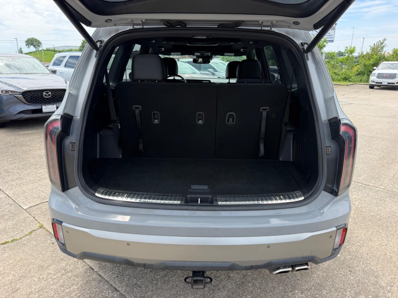 Kia Telluride Vehicle Full-screen Gallery Image 05