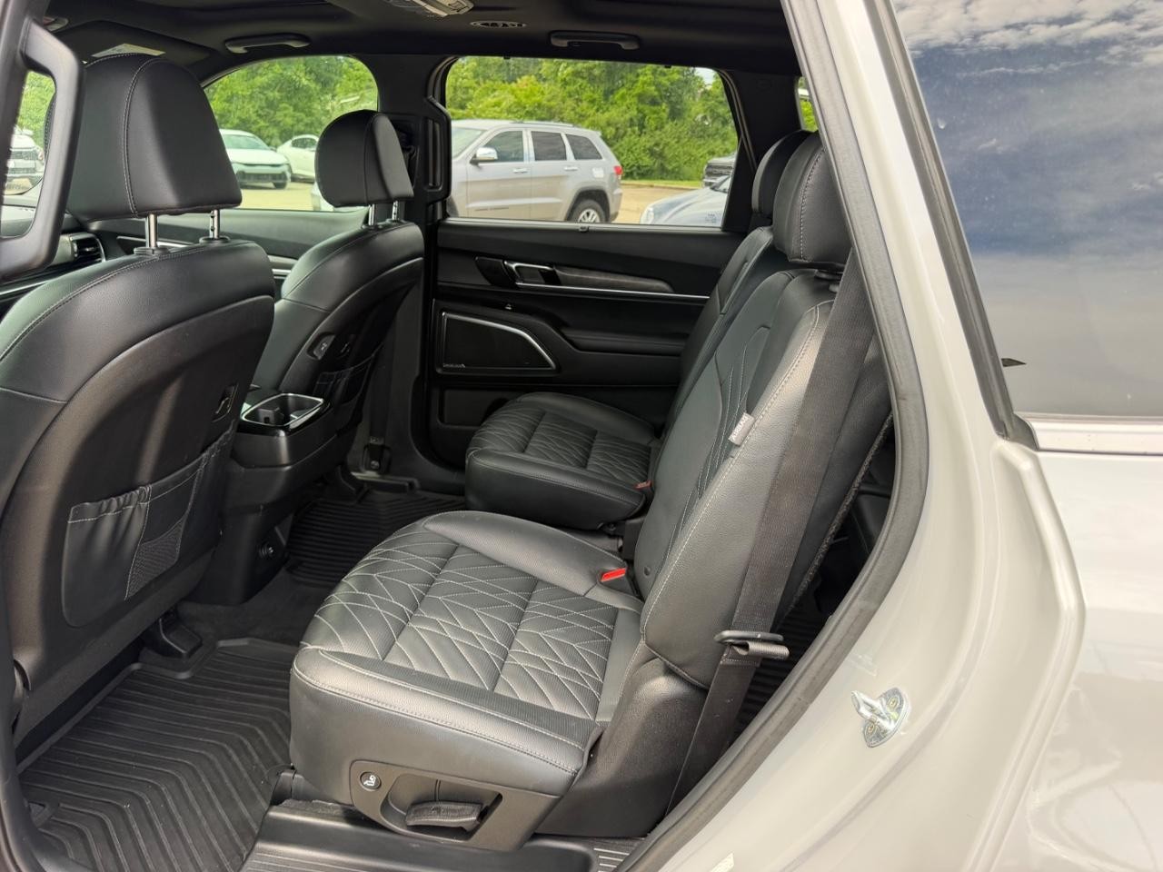 Kia Telluride Vehicle Full-screen Gallery Image 09