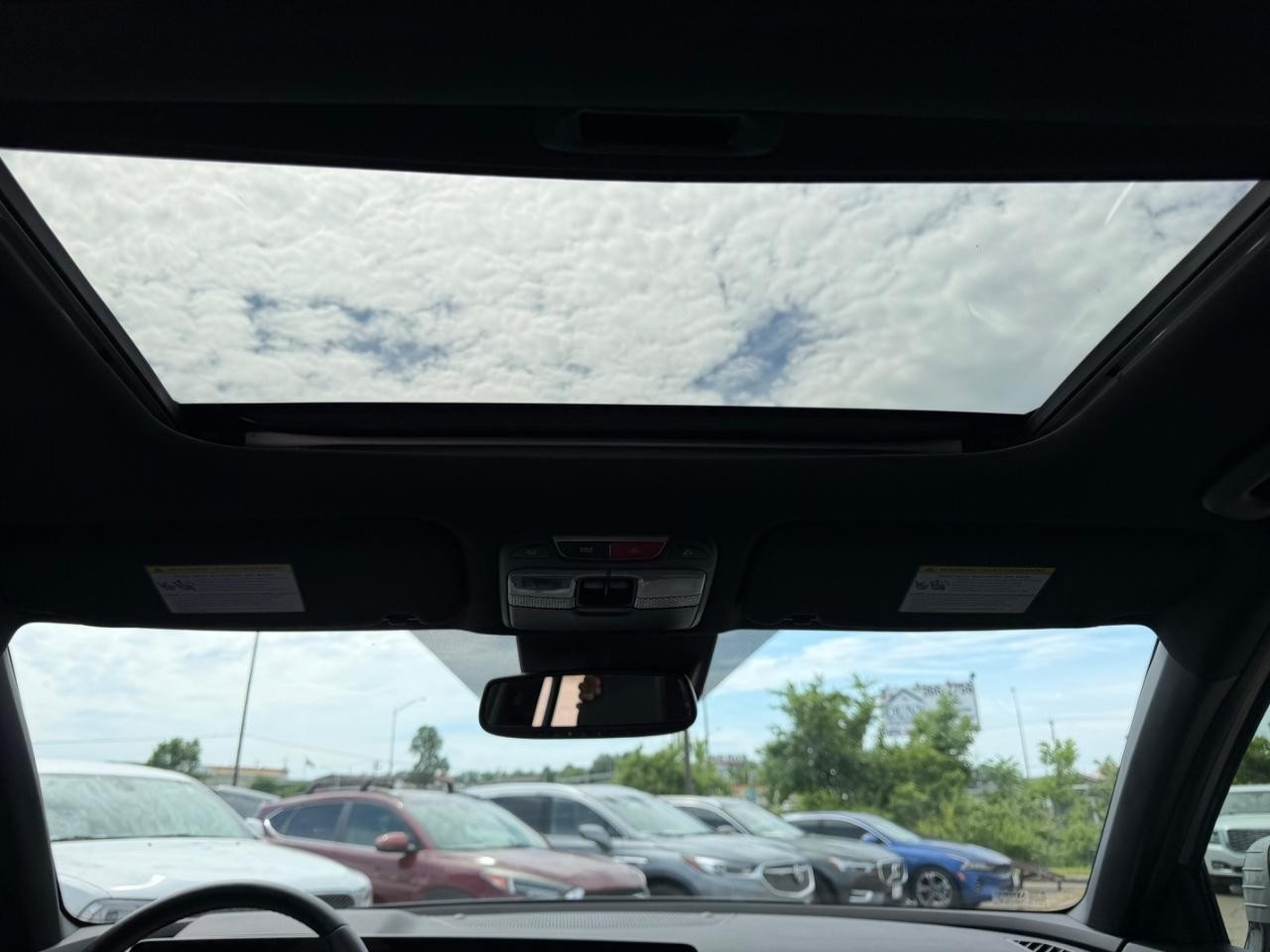 Kia Telluride Vehicle Full-screen Gallery Image 11