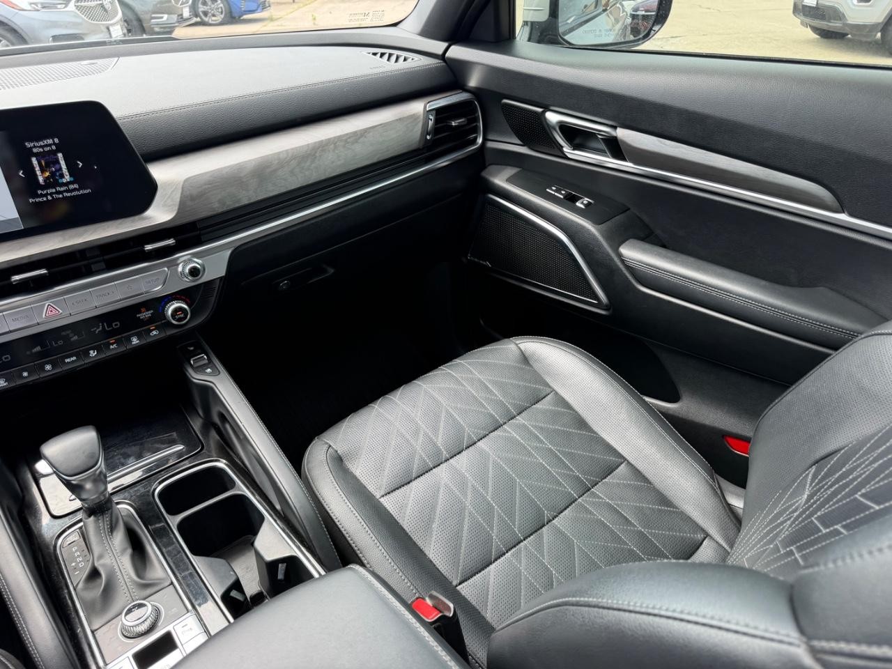 Kia Telluride Vehicle Full-screen Gallery Image 20