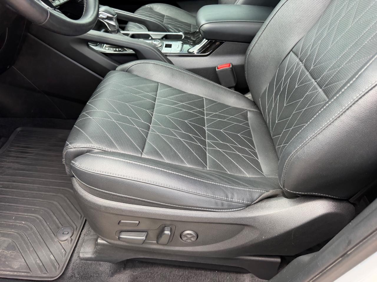 Kia Telluride Vehicle Full-screen Gallery Image 23