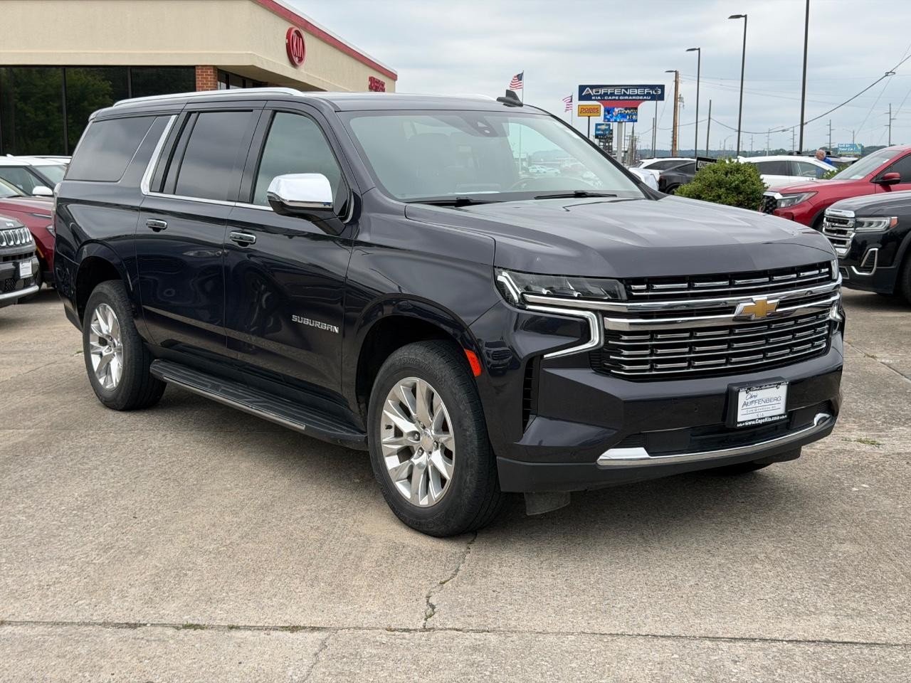 Chevrolet Suburban Vehicle Full-screen Gallery Image 01
