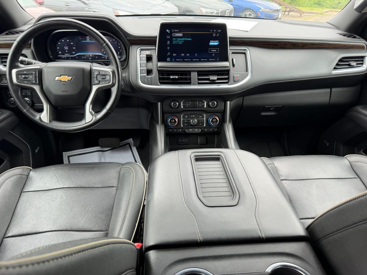Chevrolet Suburban Vehicle Full-screen Gallery Image 10