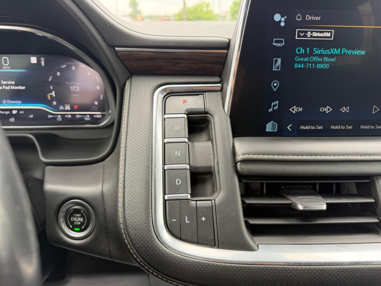 Chevrolet Suburban Vehicle Full-screen Gallery Image 16