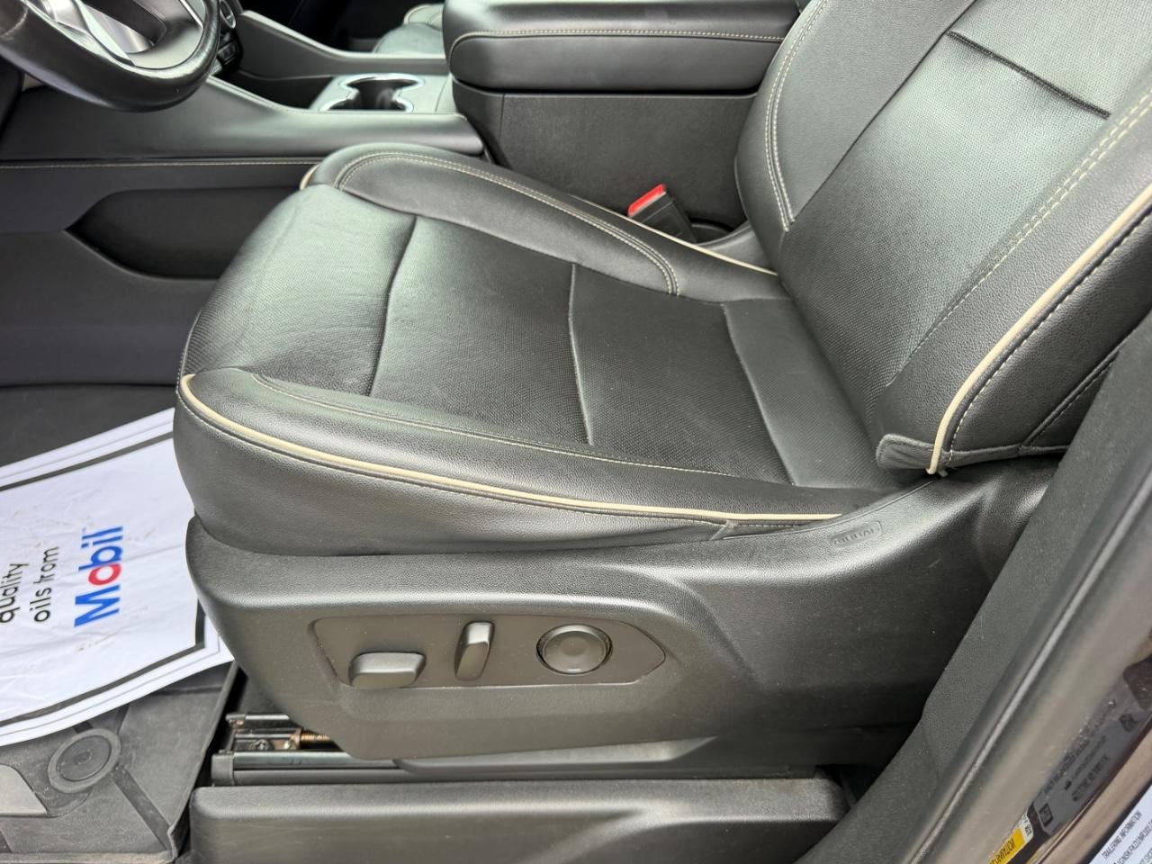 Chevrolet Suburban Vehicle Full-screen Gallery Image 20