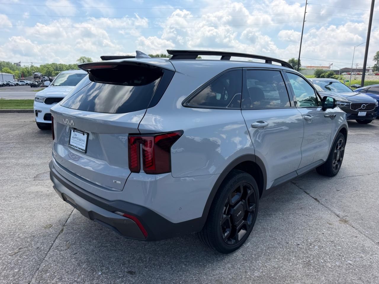 Kia Sorento Vehicle Full-screen Gallery Image 03