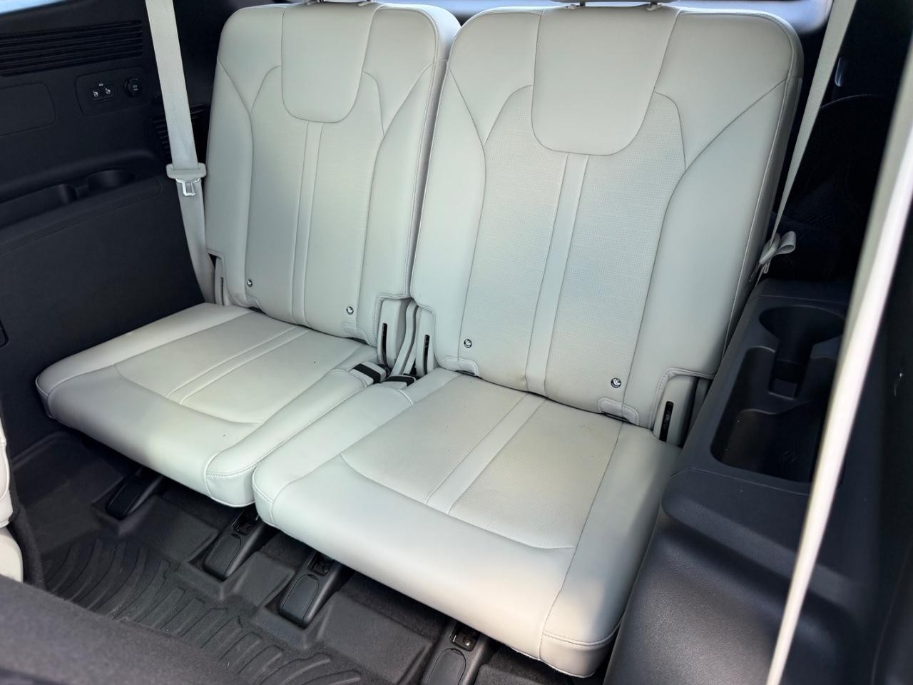 Kia Sorento Vehicle Full-screen Gallery Image 08