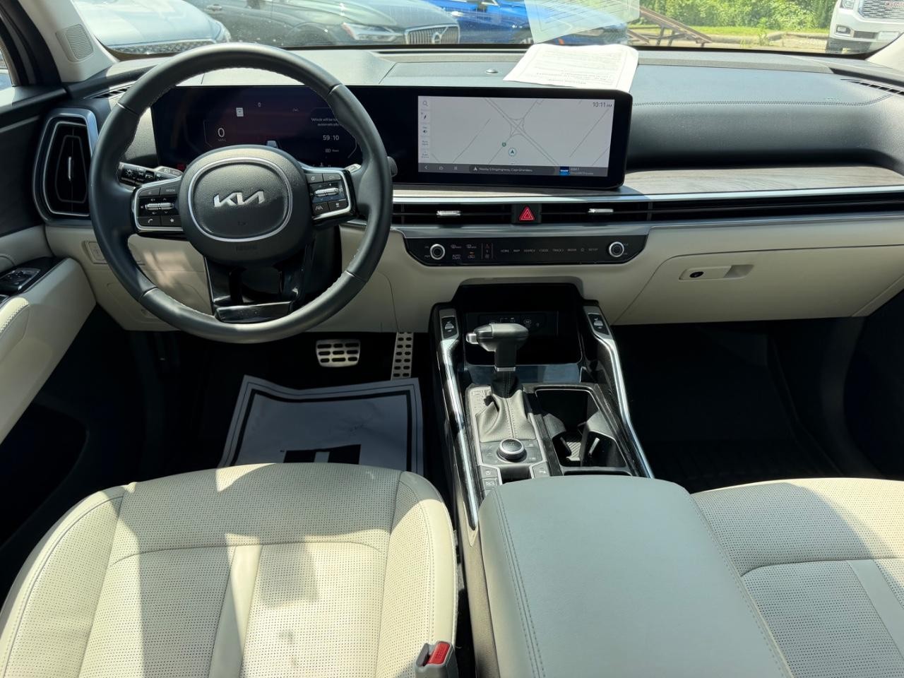 Kia Sorento Vehicle Full-screen Gallery Image 11
