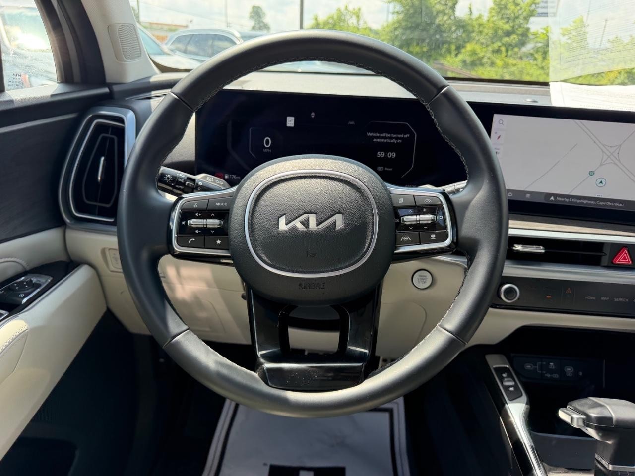 Kia Sorento Vehicle Full-screen Gallery Image 12