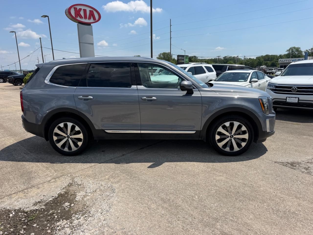 Kia Telluride Vehicle Full-screen Gallery Image 02