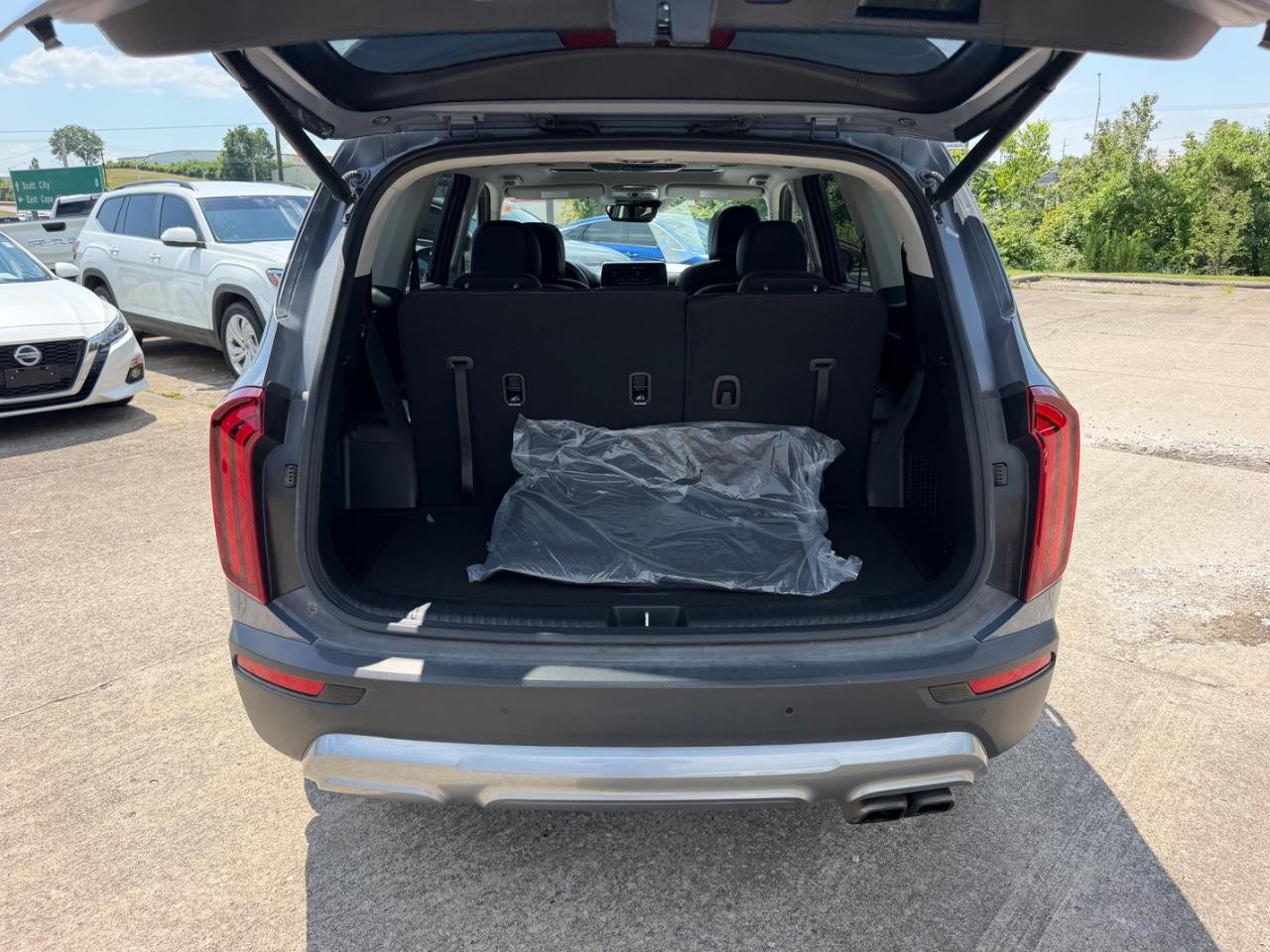 Kia Telluride Vehicle Full-screen Gallery Image 05