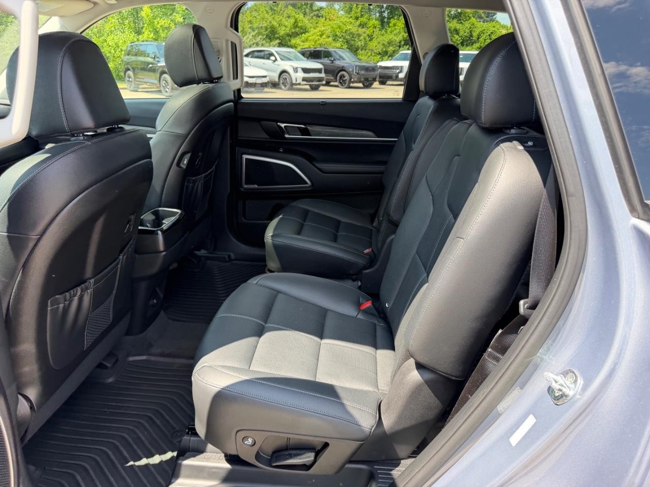 Kia Telluride Vehicle Full-screen Gallery Image 09